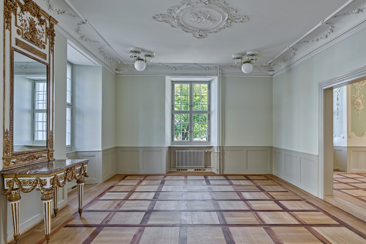 Salon im Erdgeschoss (Bild: Roger Frei)